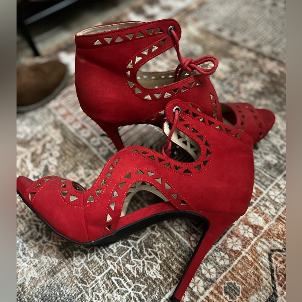 Red Heels - Picture 5 of 5